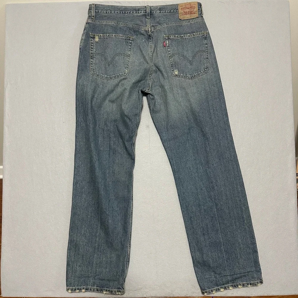 Levis levis 569